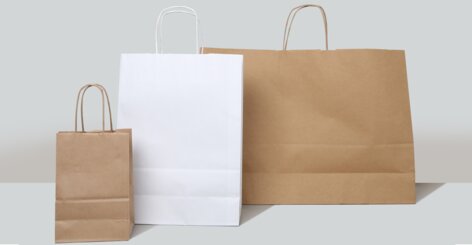 Darstellung verschiedener Papiertragetaschen mit gedrehten Kordeln